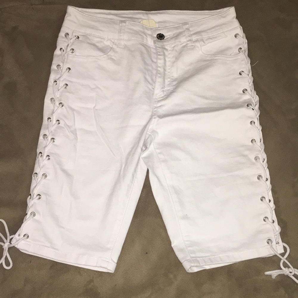 Sexy White Denim Bermuda shorts